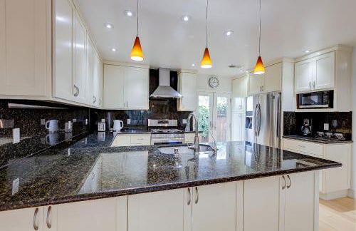 Santana Row Garden Retreat Private Executive Residence with Koi Pond and Waterfall Walk to Santana Row Valley Fair Dining and Shopping Private Entrance - Photo 14