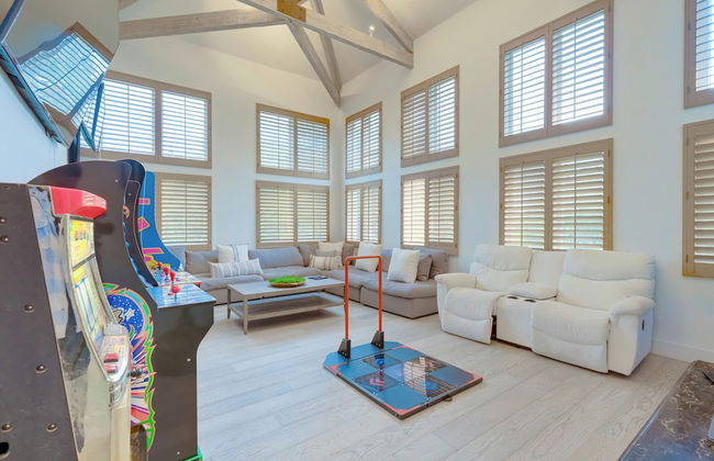 Carolwood - Modern Tuscan Villa With Rolling Lawns and Loggia in Holmby Hills - Photo 79