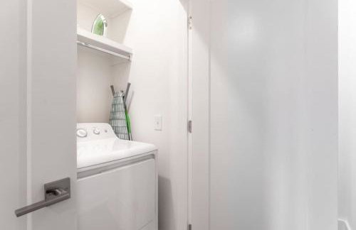 6 Bedroom Quiet Townhome! 6min to Airport & 15min to Downtown! - Foto 36