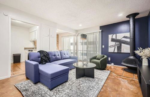 Your Comfy King Suite Getaway - Sleeps 4 - Pool, Prkg - Foto 7