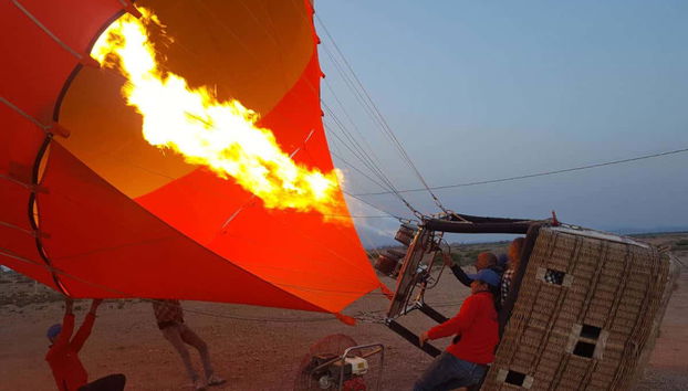 Paseo en globo por el norte de Marrakech - Foto 5, Inflando el globo