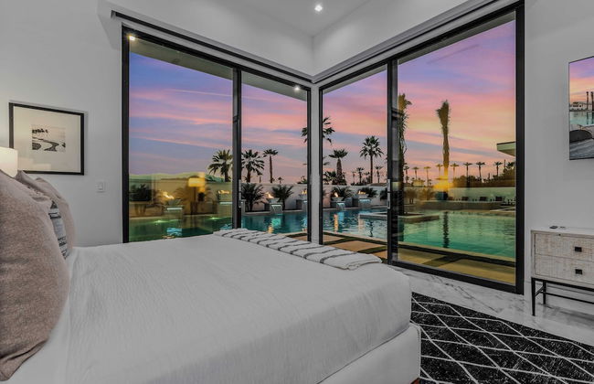 Fine Luxe Retreat w/ Pool & Hot Tub Bravo Villa #15 by Avantstay - Photo 31