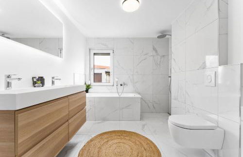 Neues Haus ,11 Betten, völlmöbliert mit Parkplätzen, Garage und Garten - Foto 5