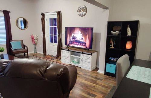 Downtown Charm Two Bedroom Home - Foto 32