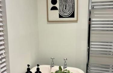 Corner House- hot tub and outdoor fireplace - Foto 33