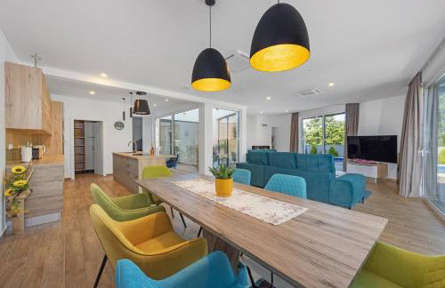 Villa Pinus - Private Pool, Jacuzzi, Game Room - Foto 15