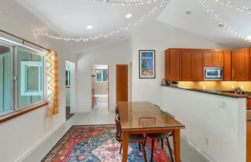 Cozy cabin deep in the redwoods with WiFi and Hot Tub - Foto 10