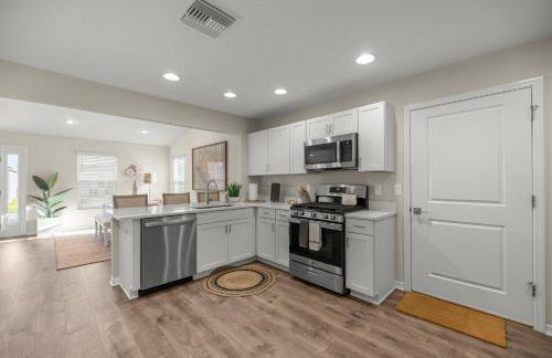 The Golden Palm Mins to Eastport Square and Middleton With Electric Golfcart - Photo 6