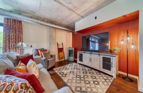 Downtown Condo Above Restaraunts- Free Parking - Foto 2