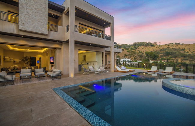 Zorada - Private Hollywood Hills Luxury With Endless Amenities and City Views - Photo 31