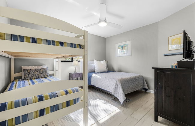 Beautiful Private Pool Home In-between Fort Myers Beach And Sanibel Island 3 Bedroom Home by RedAwning - Photo 5