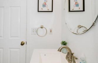 Serene Silver Lake 1 bedroom 1 bathroom Back house With Private Backyard - Photo 4