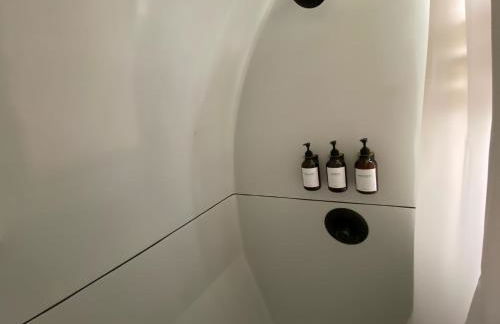 Elevated West Wagon Stay - Spacious Cozy and Charming - Foto 6