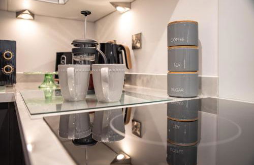 Welcome - BUSINESS or PLEASURE! Southampton 'City Vibes' # Stylish Apartment with Outdoor Courtyard! 1-4 Guests BOOK YOUR CITY BREAK or PRE-CRUISE STAY! CLOSE TO MAYFLOWER THEATRE, UNIVERSITIES, CRUISE TERMINALS, HOSPITALS & SHOPS! - Photo 32