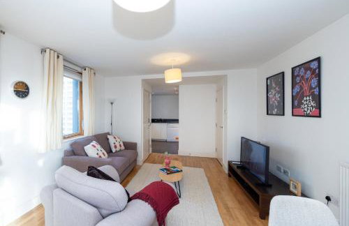 Cosy, modern high rise with views! 2 bedroom - Foto 16