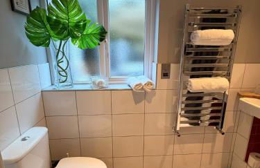 Cozy Cottage Coventry self check-in after 3pm, Pets Friendly - Foto 21