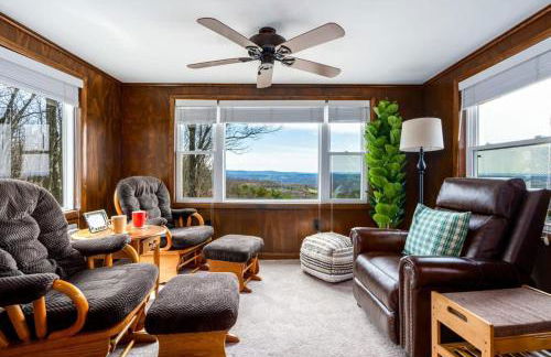 Mountaintop Views, Hot Tub, Deck, Fire Pit & WiFi - Foto 4