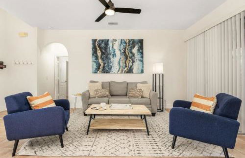 Lakeview Villa lovely pool home in gated community - Photo 2