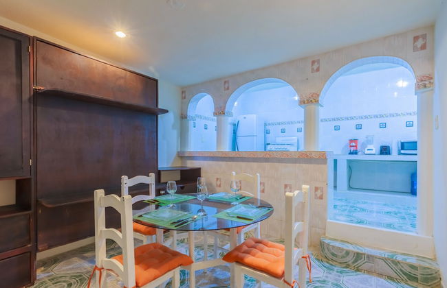 House of Mirrors - Photo 11