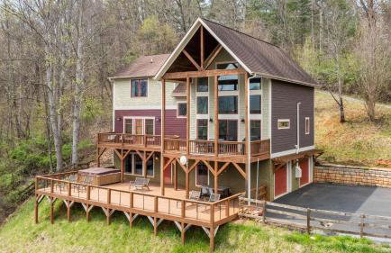 Private Retreat w/ Hot Tub, Amazing Views, Game Room Silver Spoon by Avantstay - Foto 10