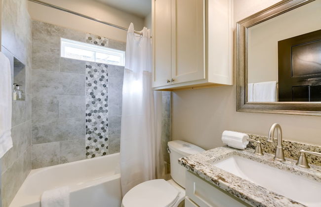 Centrally Located Stunning 3BR 2BA Near Downtown - Foto 20