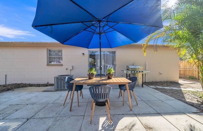 Serenity Retreat: Charming Home Near Attractions! 3 Bedroom Home by RedAwning - Foto 27