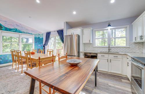 Forest-View Gem on Vaughn Creek Less Than 1 Mi to Dtwn! - Foto 2