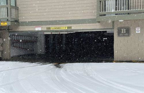 Rustic Modern Condo - Close to Village - Sleeps 10 - Foto 26