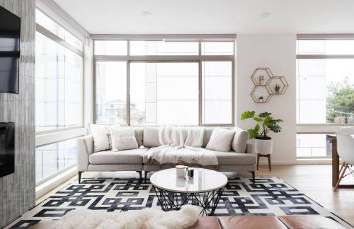 Designer Urban Retreat w Rooftop Deck & Fireplace - Foto 1