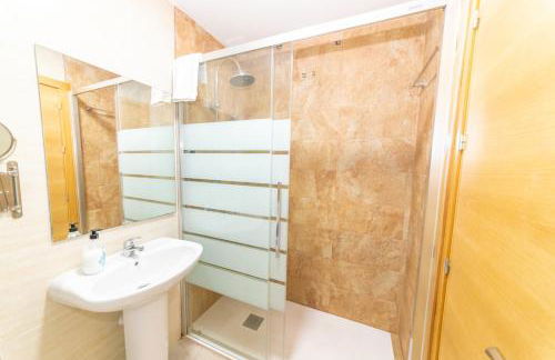 Adosado Nuevo con Piscina, Playa, Garaje y Jardín - Foto 27