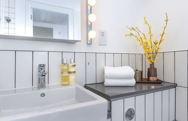 Millharbour Residences - Photo 17