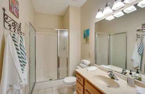 Spacious Lakefront Home with Spectacular Views! - Foto 18