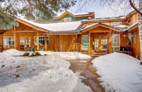 6 Mi to Chico Hot Springs Villa with River Access - Foto 35