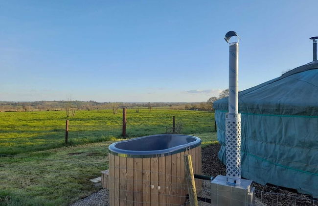 Beautiful Rural Yurt With Wood Fired hot tub - Foto 6