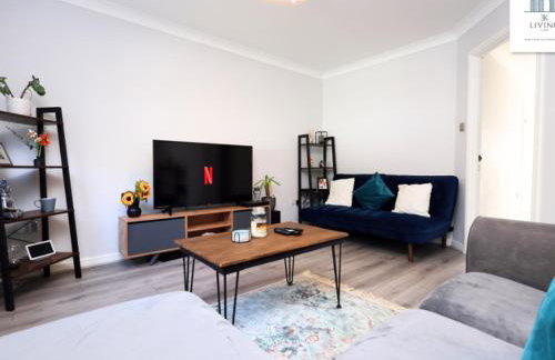 Spacious 3 Bed Home In The Heart Of Bridgend - By EKLIVING LUXE Short Lets & Serviced Accommodation - Foto 1