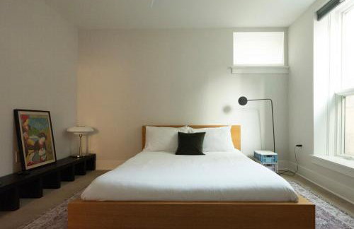 Designer 2-Bed Loft in Art Museum Area with Patio - Foto 9