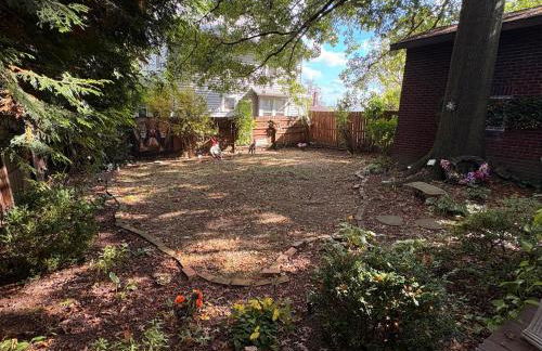 Tree House 6 bedrooms, 2 blocks from everything - Foto 64