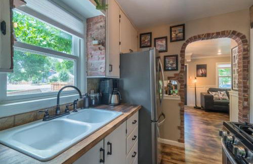 Italian Style in Old Town with Private Hot Tub - Photo 15