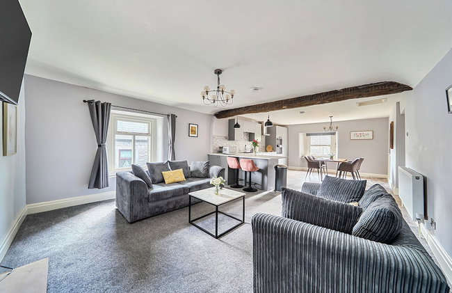 Cosy Apartment Above Village Pub - Photo 16