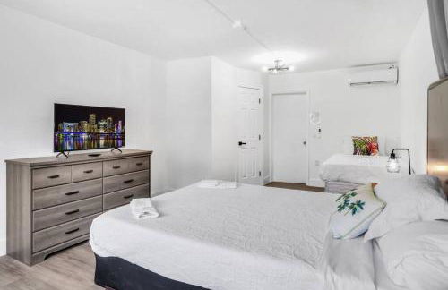 Spacious 5 Bedroom Heated Pool and Hot Tub, 12 minutes to the Beach - Foto 12