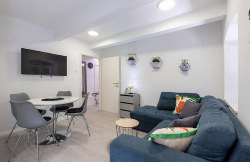 City Center Apartment with Free Parking - Foto 32