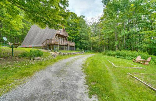 A-Frame Cabin with Furnished Deck in Becket! - Foto 32