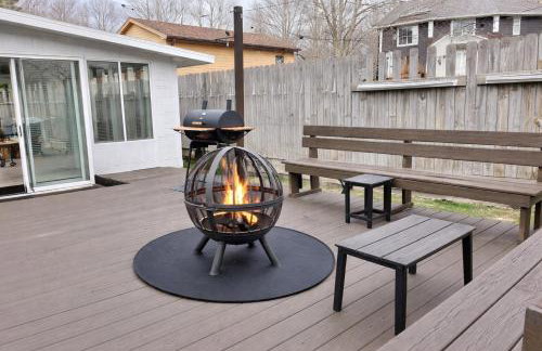 Family & Work-Friendly 3BD w Fire Pit - U of I 1M - Photo 41