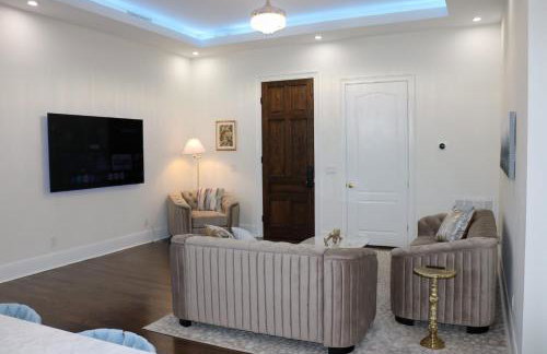The Luxe Building- 2 Bedroom Apartment in Metropolis - Photo 53