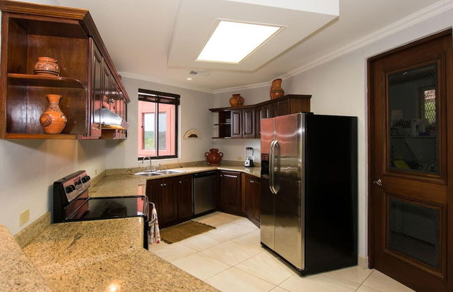 Recently Renovated Luxury Condo with Resort-Style Beach Club Access and Ocean Views - Photo 10