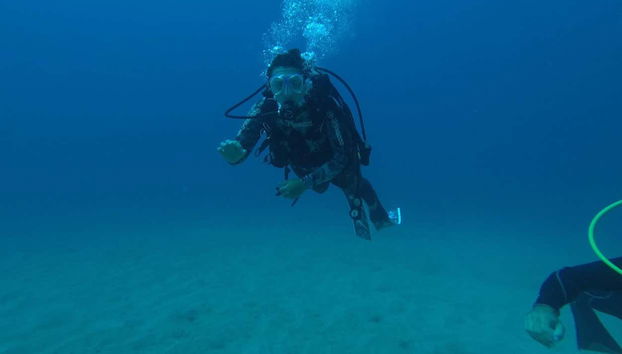 Aprendiendo a bucear en La Caleta