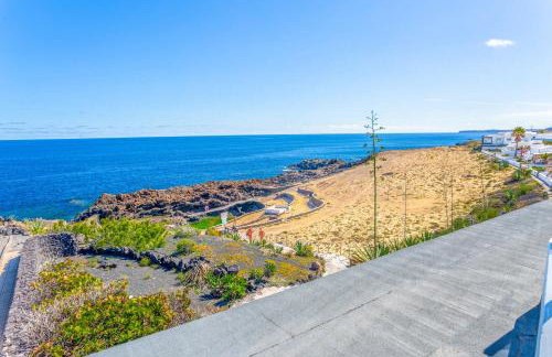 Boutique Beach Villa by Lanzarote Retreats - Private Pool - 1 min walk to Sea Pool - Photo 14