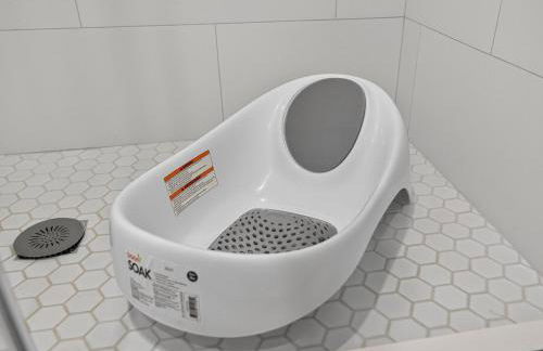 LUX Retreat Home with Yard - Foto 11