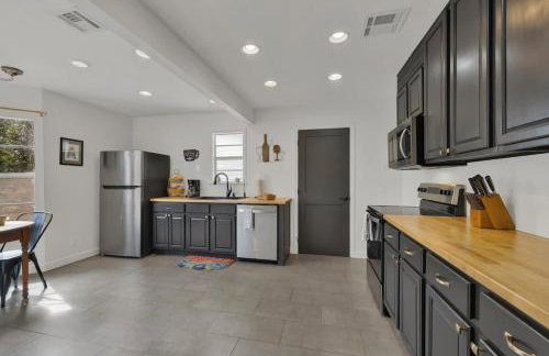 Elegant and Stylish Glenmoor Abode - 5 min to Town - Foto 64