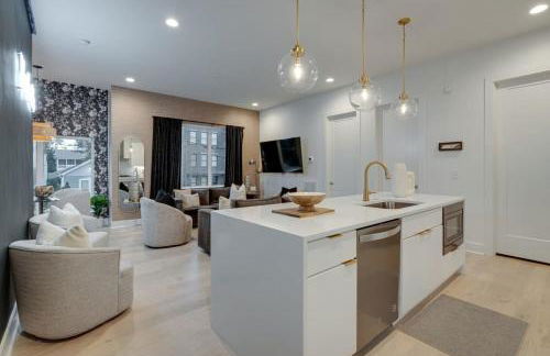 Luxury Townhouse with Rooftop Deck Less than 10 mins to Downtown - Foto 9
